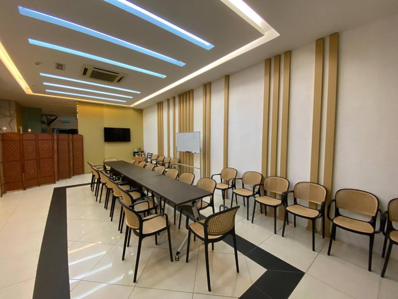 Bangi Business Hotel Kampong Sungai Ramal Dalam Exterior foto